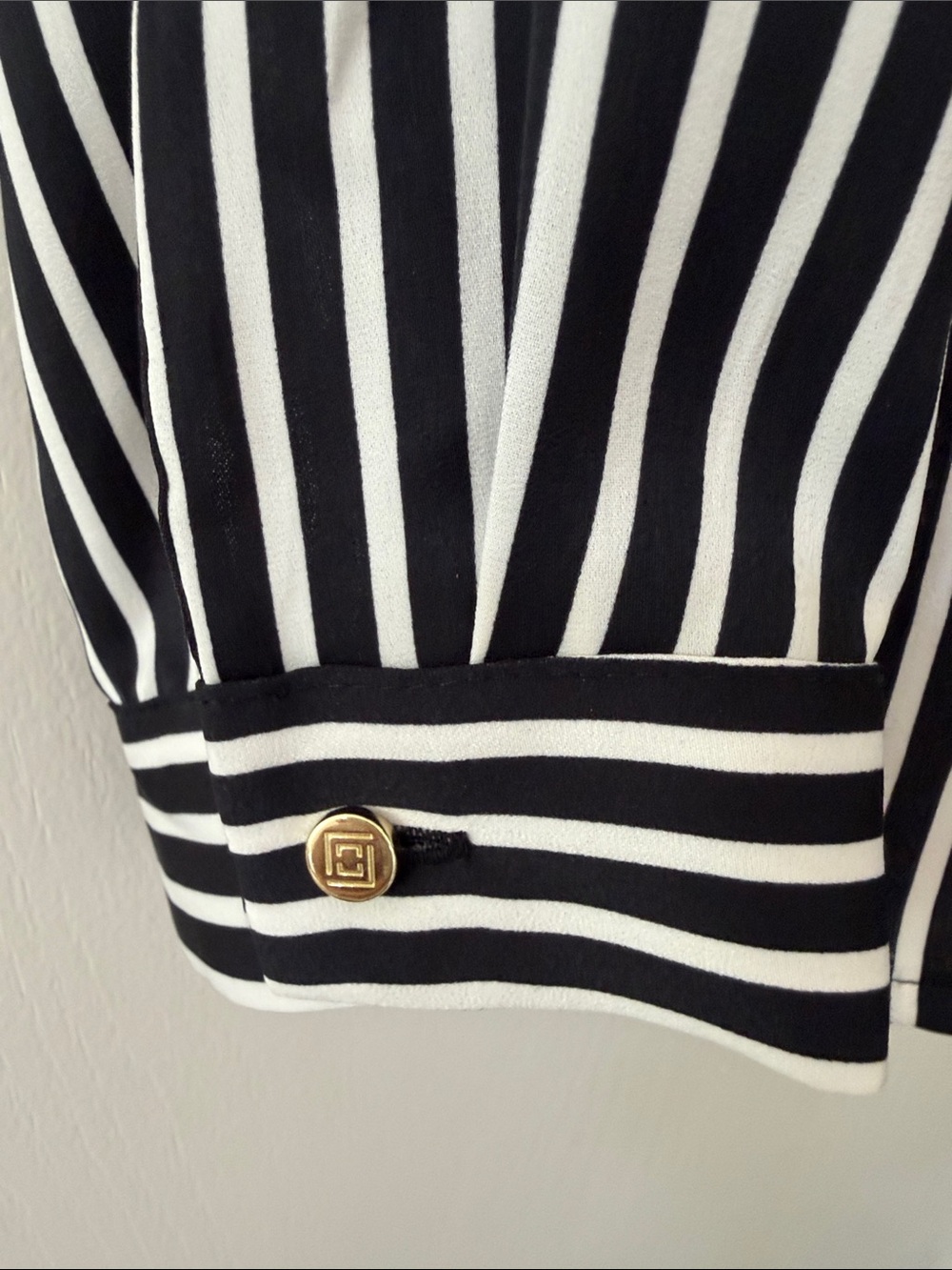 Liz Claiborne Black and White Striped V-Notch Blouse - Picture 4 of 4